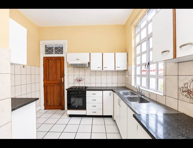 2 BEDROOM APARTMENT FOR SALE IN GLENWOOD